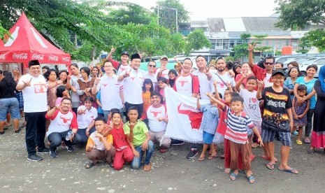 Ketua Umum KBM Banyu Biru Djarot usai bagi sembako di Jakarta Pusat, Sabtu, (11/2).