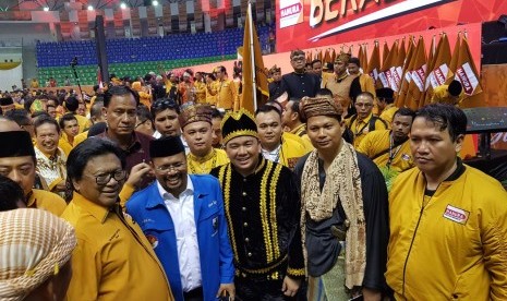  Ketua Umum KNPI Sulawesi Utara Jackson Kumaat (tengah)