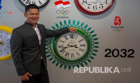 Ketua Umum Komite Olimpiade Indonesia (KOI) Raja Sapta Oktohari berpose di kantornya di Senayan, Jakarta.