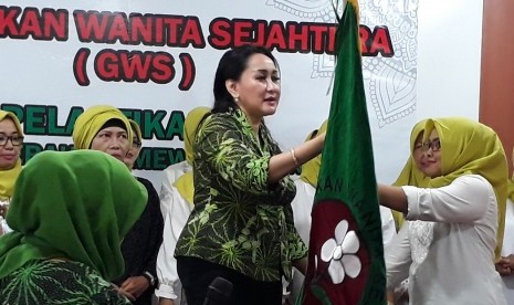 Ketua Umum Kowani dan Ketua Umum Gerakan Wanita Sejahtera Giwo Rubianto Wiyogo (tengah).