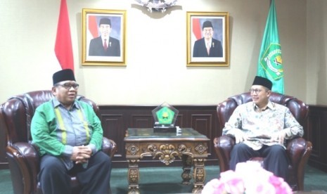 Ketua Umum Lembaga Dakwah Islam Indonesia (LDII), KH Abdullah Syam beserta jajaran, beruadensi kepada Menteri Agama Lukman Hakim Saifuddin di Jakarta, Kamis (3/11) 