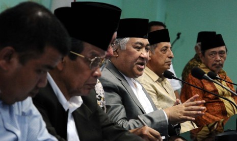 Ketua Umum Majelis Ulama Indonesia Din Syamsuddin Berbicara konfrensi pers bersama 60 ormas islam di Jakarta, Kamis (7/8). Forum Ukhuwah Islamiyah Majelis Ulama Indonesia menentang keberadaan Islamic State of Iraq and Syria (ISIS) di Indonesia.