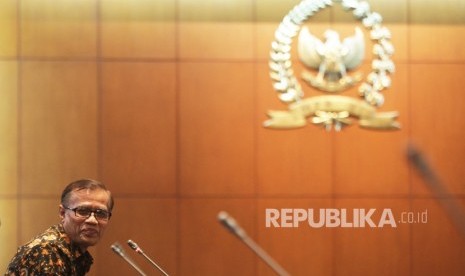 Ketua Umum Muhammadiyah Haedar Nashir bersama sejumlah pengurus pusat Muhammadiyah saat bertemu dengan Ketua MPR Zulkifli Hasan didampingi para wakil ketua dan pimpinan fraksi di ruang delegasi, Kompleks Parlemen, Jakarta, Senin (18/1).