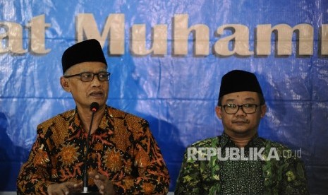 Ketua Umum Muhammadiyah Haedar Nashir (kiri), Sekretaris Umum Abdul Mu'ti (kanan).