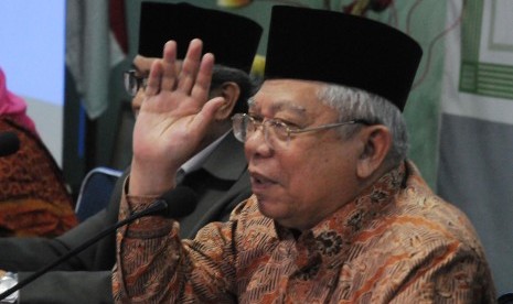 Ketua Umum MUI Ma’ruf amin (kanan) didampingi Ketua Hasanudin AF menyampaikan keterangan pernya mengenai keputusan status Gafatar, di Jakarta, Rabu (3/2). 