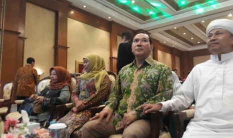 Ketua Umum Muslimat NU, Khofifah Indar Parawansa, dan Tommy Soeharto di acara Rapimnas Muslimat NU, Jakarta, Senin (27/3).