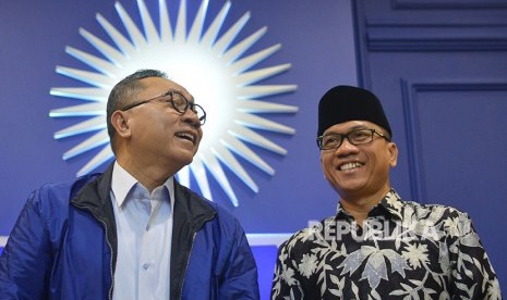 Wakil Ketua Umum PAN, Yandri Susanto, (kanan) menyatakan  belum ada bahasan soal perombakan kabinet 