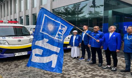 Ketua Umum PAN Zulkifli Hasan secara resmi melepas sebanyak 20 unit mobil ambulans ke Sumatra Barat. Mobil ambulans tersebut merupakan sumbangan dari Arisal Aziz, Caleg DPR RI dari PAN Dapil 2 Sumatra Barat.