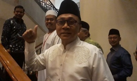 Ketua Umum PAN Zulkifli Hasan tiba di Hotel Menara Peninsula Jakarta untuk menghadiri Ijtima' Ulama, Jumat (27/7).