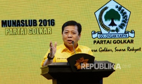  Ketua Umum Parta Golkar Setya Novanto berpidato saat penutupan Musyawarah Nasional Luar Biasa (Munaslub) Partai Golongan Karya di Nusa Dua, Bali, Selasa (17/5). (Republika/Yasin Habibi)