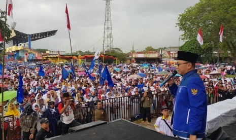 Ketua Umum Partai Amanat Nasional (PAN), Zulkifli Hasan berkampanye di Kota Padang, Sumbar, Sabtu (23/6).