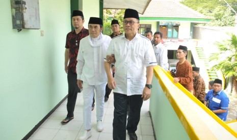 Ketua Umum Partai Amanat Nasional (PAN) Zulkifli Hasan bersama Ketua Umum Partai Idaman, Rhoma Irama