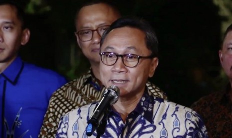 Ketua Umum Partai Amanat Nasional (PAN), Zulkifli Hasan (kedua kanan)