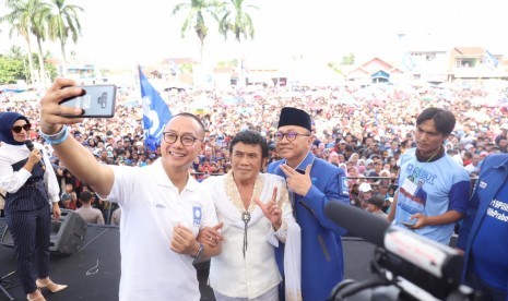 Ketua Umum Partai Amanat Nasional (PAN) Zulkifli Hasan, Sekjen PAN Eddy Soeparno dan Rhoma Irama melakukan kampanye akbar di Cianjur, Rabu (3/4).