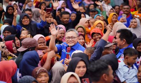 Ketua Umum Partai Amanat Nasional (PAN) Zulkifli Hasan (Zulhas). Zulhas saat ini tengah menjadi sorotan terkait kelakarnya soal tahiyat akhir shalat.