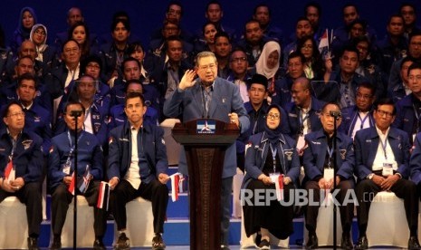  Ketua Umum Partai Demokrat Susilo Bambang Yudhoyono menyampaikan pidato politiknya pada Dies Natalis 15 Tahun Partai Demokrat di Jakarta, Selasa (7/2).