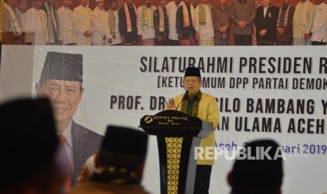 Ketua Umum Partai Demokrat Susilo Bambang Yudhoyono menyampaikan penjelasan saat silaturahmi dengan ulama se-Aceh di Banda Aceh, Ahad (27/1/2019).