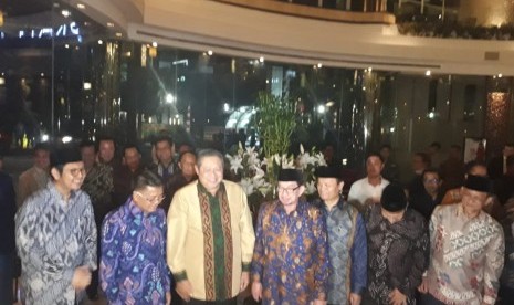 Ketua Umum Partai Demokrat Susilo Bambang Yudhoyono (SBY) bertemu dengan Presiden PKS Sohibul Iman di Hotel Gran Melia, Jakarta, Senin (30/7) malam