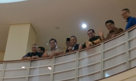 Ketua Umum Partai Gerindra, Prabowo Subianto mendatangi kantor DPP PKS, Ahad (24/12). Pertemuan juga dihadiri sejumlah tokoh yakni Ketua Majelis Syuro PKS Salim Segaf Aljufri, Presiden PKS Mohamad Sohibul Iman, Ketua Umum PAN Zulkifli Hasan dan Sekjen PAN Eddy Soeparno.