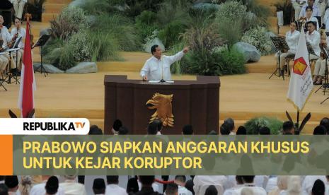 Ketua Umum Partai Gerindra Prabowo Subianto menyampaikan pidato saat kegiatan penutupan Rapimnas Partai Gerindra di Indonesia Arena, kompleks Stadion Utama Gelora Bung Karno (SUGBK), Jakarta, Sabtu (31/8/2024). 