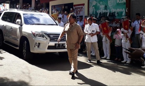 Ketua Umum Partai Gerindra Prabowo Subianto tiba di kantor DPP Partai Gerindra, Ragunan, Jakarta Selatan, untuk merayakan HUT partainya yang ke-10, Sabtu (10/2).