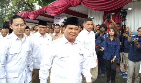 Ketua Umum Partai Gerindra Prabowo Subianto tiba di Kantor DPP Partai Gerindra, Ragunan, Jakarta, menghadiri peringatan HUT Partai Gerindra ke-12, Kamis (6/2).