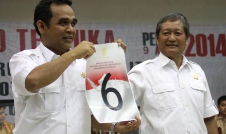 Ketua Umum Partai Gerindra Suhardi (kanan), dan Sekjen partai Gerindra Ahmad Muzani (kiri) 