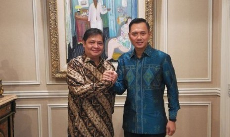 Ketua Umum Partai Golkar Airlangga Hartarto melakukan pertemuan dengan Ketua Komando Tugas Bersama (Kosgama) pemenangan Partai Demokrat untuk Pemilu 2019 Agus Harimurti Yudhoyono pada Kamis (1/3) pagi ini.