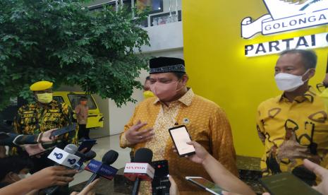 Ketua Umum Partai Golkar Airlangga Hartarto saat ditemui usai rapat kerja daerah (Rakerda) Partai Golkar Jawa Barat di Sentul International Convention Center, Kabupaten Bogor, Jumat (3/6).