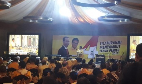 Ketua Umum Partai Golkar Airlangga Hartarto secara resmi mengumumkan bergabungnya Mantan Gubernur Nusa Tenggara Barat (NTB) Muhammad Zainul Majdi atau Tuan Guru Bajang (TGB) ke Partai Golkar, dalam acara silaturahmi Partai jelang Tahun Pemilu 2019, di Hotel Dharmawangsa, Kebayoran Baru, Jakarta, Selatan, Kamis malam, (20/12).