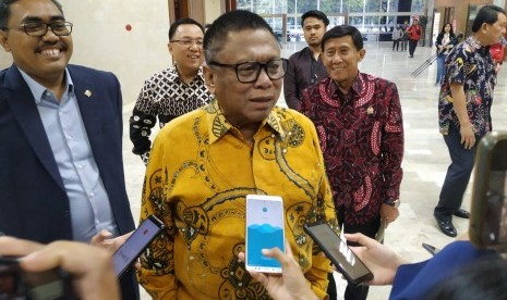 Ketua Umum Partai Hanura Oesman Sapta Odang (OSO). Ketum Hanura Oso sindir Wiranto masuk PAN sebut dia yang dirikan dia juga merusakkan.