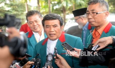 Ketua Umum Partai Idaman Rhoma Irama mendatangi Gedung KPK di Jakarta, Kamis (3/3).    (Republika/Wihdan Hidayat)