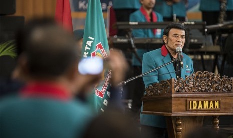 Ketua Umum Partai Islam Damai Aman (Idaman) Rhoma Irama menyampaikan pidato politik saat Musyawarah Koordinasi Nasional Partai Idaman di Jakarta, Selasa (16/5). 