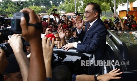  Ketua Umum Partai Keadilan Rakyat (PKR) Datuk Seri Anwar Ibrahim, resmi bebas dari hukuman penjara, Rabu (16/5). 