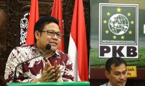 Ketua Umum Partai Kebangkitan Bangsa (PKB), Muhaimin Iskandar memberi sambutannya dalam diskusi Membangun Indonesia dari Pertanian dan Pengatan Desa di Kantor PKB, Jakarta, Ahad (24/8). 