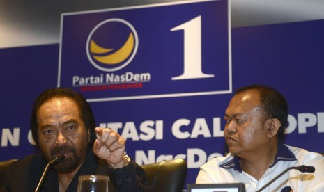 Ketua Umum Partai Nasional Demokrat (NasDem) Surya Paloh (kiri) didampingi Sekjen partai NasDem Patrice Rio Capella (kanan) 