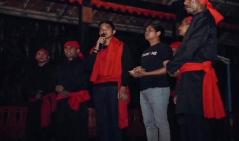 Ketua Umum Partai Solidaritas Indonesia (PSI), Kaesang Pangarep menyambangi Desa Hutumuri di Ambon, Maluku.