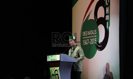  Ketua Umum PB HMI M Arief Rosyid memberikan sambutan saat Dies Natalis Himpunan Mahasiswa Islam (HMI)ke 68 di Jakarta, Kamis (5/2)malam. Pertemuan mengusung HMI untuk Rakyat Karya Nyata untuk Indonesia dihadiri Kabinet kerja dan para alumni.