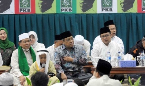 Ketua Umum PBNU KH Said Aqil Siradj (tengah).