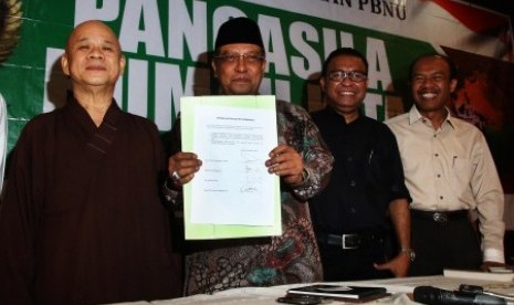 Ketua Umum PBNU KH Said Aqil Siroj (kedua kiri) dan para tokoh lintas agama, Rabu (26/8)