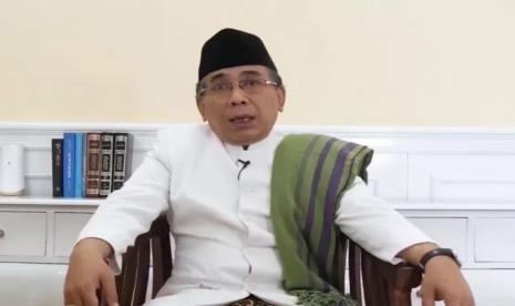 Ketua Umum PBNU KH Yahya Cholil Staquf menjawabnya dengan mengajak warga hadir dalam agenda Semiliar Selawat Nariyah.