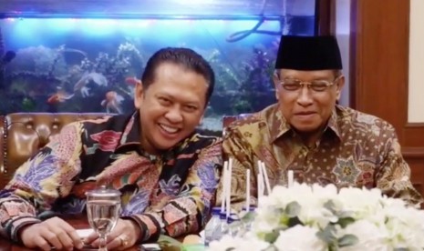 Ketua Umum PBNU, Said Aqil Siradj (Kanan) bersama ketua MPR RI, Bambang Soesatyo (Kiri)