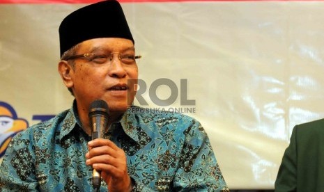 Ketua Umum PBNU Said Aqil Siradj (ketiga kiri) memberikan sambutannya dalam halal bihalal PBNU di Kantor PBNU, Jakarra, Selasa (28/7).