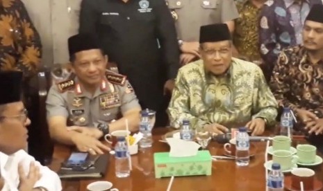 Ketua Umum PBNU, Said Aqil Sirodj (Kanan)