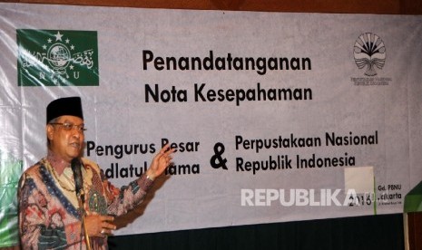 Ketua Umum PBNU Said Aqil Siroj menyampaikan kata sambutannya pada acara penandatangan kerjasama antara NU dengan Perpusnas, di Jakarta, Selasa (23/2).