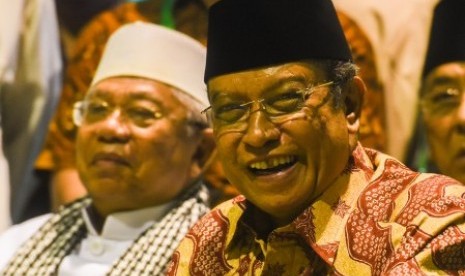 Ketua Umum PBNU terpilih KH. Said Aqil Siradj (kanan) didampingi Rais Aam Syuriah PBNU KH. Maruf Amin tersenyum ketika dirinya kembali terpilih sebagai Ketua Umum PBNU periode 2015-2020 pada Muktamar NU ke-33 di Jombang, Jawa Timur, Kamis (6/8) dini hari.