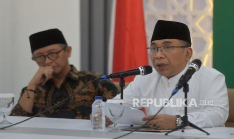 Ketua Umum PBNU Yahya Cholil Staquf memberikan keterangan terkait situasi konflik Palestina dan Israel di Gedung PBNU, Jakarta, Selasa (31/10/2023). Dalam keteranganya PBNU menyerukan dihentikannya kekerasan dan penghancuran-penghancuran di sekitar wilayah Gaza dan Tepi Barat Sungai Jordan. Selain itu menyerukan dihentikannya tindakan-tindakan yang memperalat agama untuk membenarkan penindasan dan penghancuran terhadap kelompok yang berbeda.