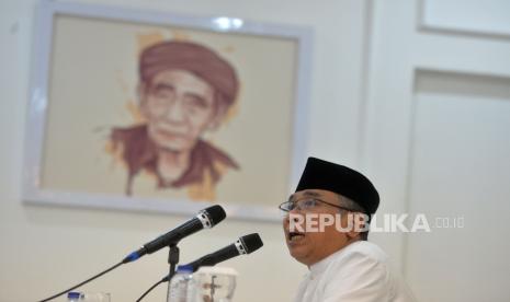 Ketua Umum PBNU Yahya Cholil Staquf memberikan keterangan terkait situasi konflik Palestina dan Israel di Gedung PBNU, Jakarta, Selasa (31/10/2023). Dalam keteranganya PBNU menyerukan dihentikannya kekerasan dan penghancuran-penghancuran di sekitar wilayah Gaza dan Tepi Barat Sungai Jordan. Selain itu menyerukan dihentikannya tindakan-tindakan yang memperalat agama untuk membenarkan penindasan dan penghancuran terhadap kelompok yang berbeda.