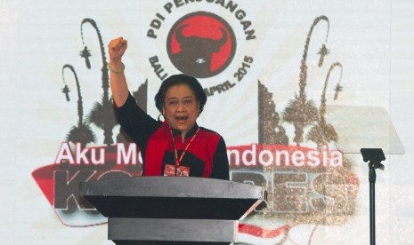 Ketua Umum PDI Perjuangan Megawati Soekarnoputri menyampaikan pidato politik saat pembukaan Kongres IV PDI Perjuangan, di Hotel Inna Grand Bali Beach, Bali, Kamis (9/4).