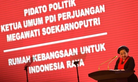 Ketua Umum PDI Perjuangan Megawati Soekarnoputri menyampaikan pidato politiknya pada acara Perayaan Hari Ulang Tahun (HUT) ke-44 PDI Perjuangan di JCC, Senayan, Jakarta, Selasa (10/1). 